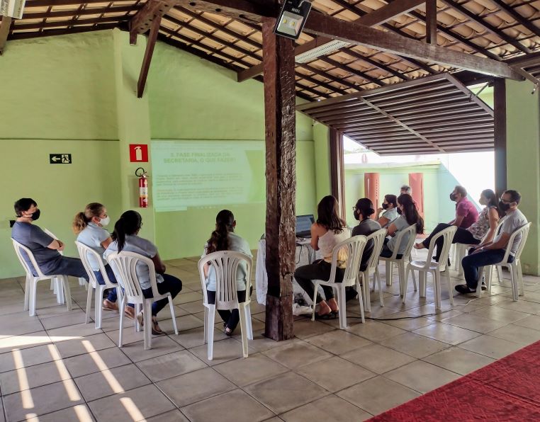 api-modulos/fotos/img/galeria_cat_culturais_496/496/12425/REUNIÃO DA GESTÃO PÚBLICA, NA ÁREA DE ATIVIDADES - 01.10.2021 (6).jpg